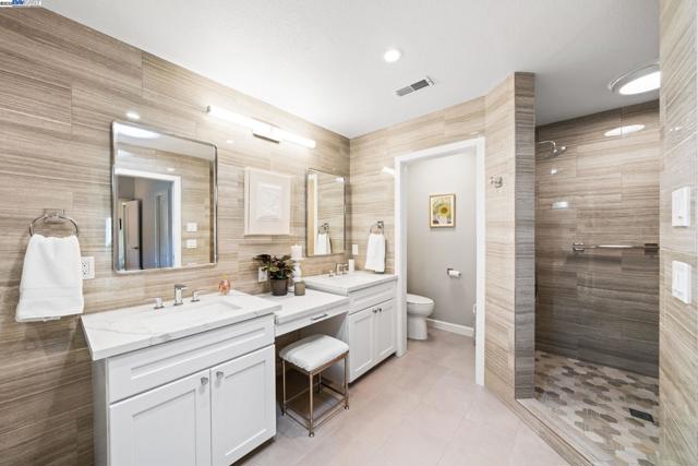 711 Glen Eagle Ct, Danville CA: https://media.crmls.org/mediaz/240f1d3e-a37c-4724-8513-27e3be7e365a.jpg
