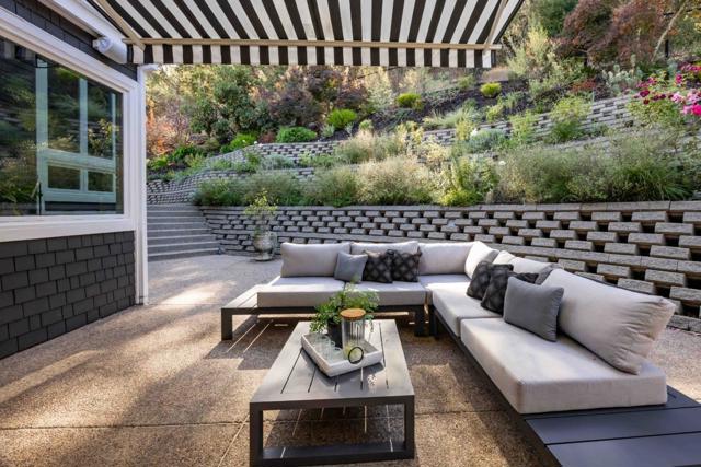 5 Oak Forest Court, Portola Valley CA: https://media.crmls.org/mediaz/240f3eaf-25af-473d-b842-4ba4855ffdf5.jpg