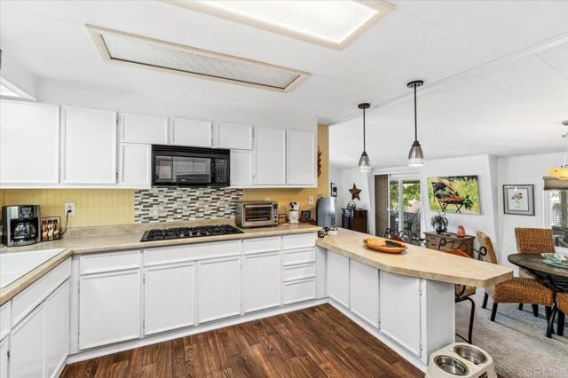 18218 Paradise Mountain Rd, Valley Center CA: https://media.crmls.org/mediaz/240fa056-30be-4427-b5be-5848250a6a1d.jpg