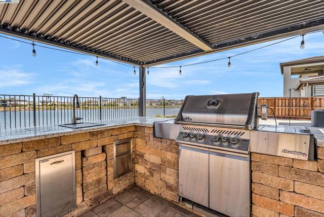 2859 Wylin Blvd, Lathrop CA: https://media.crmls.org/mediaz/24101baa-dadc-4d3c-988e-dd79f66892de.jpg
