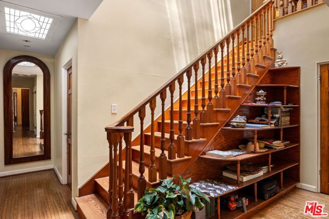 821 Malcolm Avenue, Los Angeles CA: https://media.crmls.org/mediaz/24101de1-7771-4ee4-8430-6d35818c3ec0.jpg