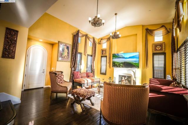 3252 Carpenter Way, San Ramon CA: https://media.crmls.org/mediaz/2410606a-70c3-42ae-8f8c-e2d593e73748.jpg