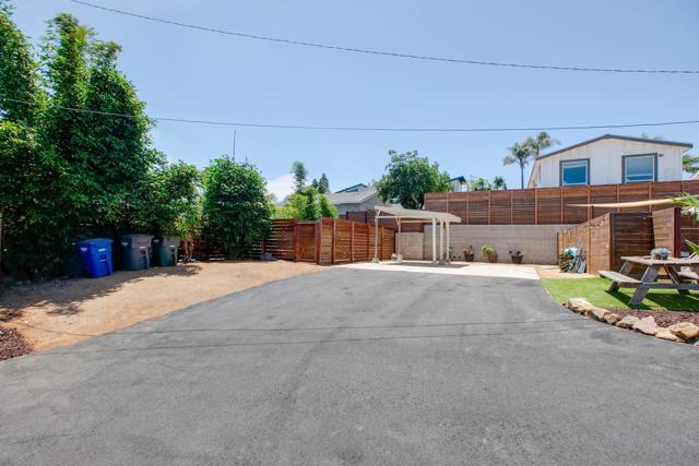 132 Phoebe Street, Encinitas CA: https://media.crmls.org/mediaz/24106e89-399e-4535-989b-ca0032c7113d.jpg