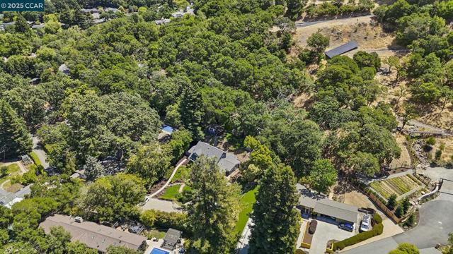 3475 Springhill Rd, Lafayette CA: https://media.crmls.org/mediaz/24108b3e-51ec-4910-9760-4a3446f026f7.jpg