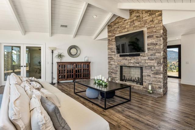 16641 Eagles Crest Rd, Ramona CA: https://media.crmls.org/mediaz/2410992d-33bb-4e4e-bb18-9498a77d3ec4.jpg