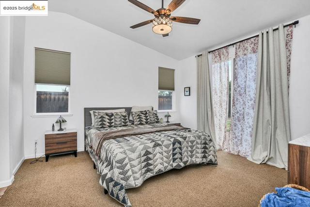 562 Douglas Drive, Brentwood CA: https://media.crmls.org/mediaz/24114690-8df1-4c6b-b962-c08b5c16573e.jpg