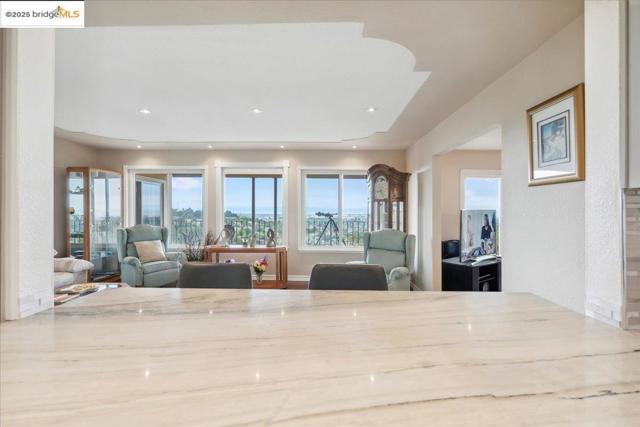 11772 Cranford Way, Oakland CA: https://media.crmls.org/mediaz/24119ae8-9313-4960-b9a3-6204d37103bd.jpg