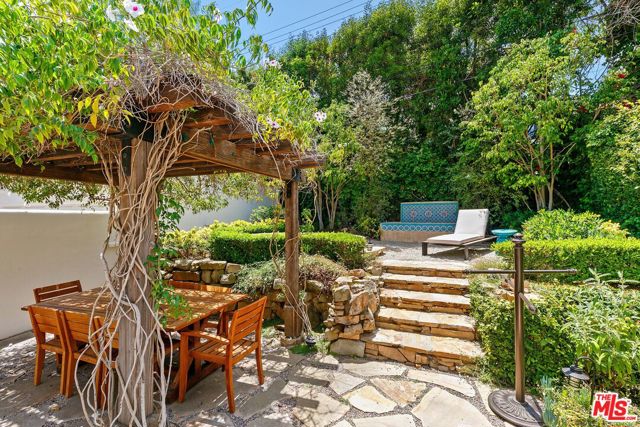 331 S Medio Drive, Los Angeles CA: https://media.crmls.org/mediaz/2411addf-ab48-4f67-b3df-df1fad1ba4ba.jpg