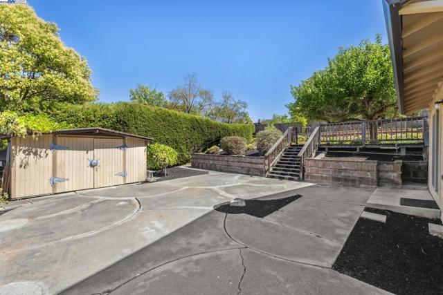 4190 Sharab Ct, Pleasanton CA: https://media.crmls.org/mediaz/2411bb10-efbf-4340-912c-9bf348e3949d.jpg