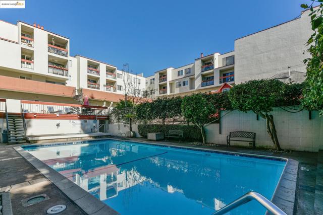 250 Whitmore St, Oakland CA: https://media.crmls.org/mediaz/24120d8e-eb0f-4ec7-bb91-72242d416d73.jpg