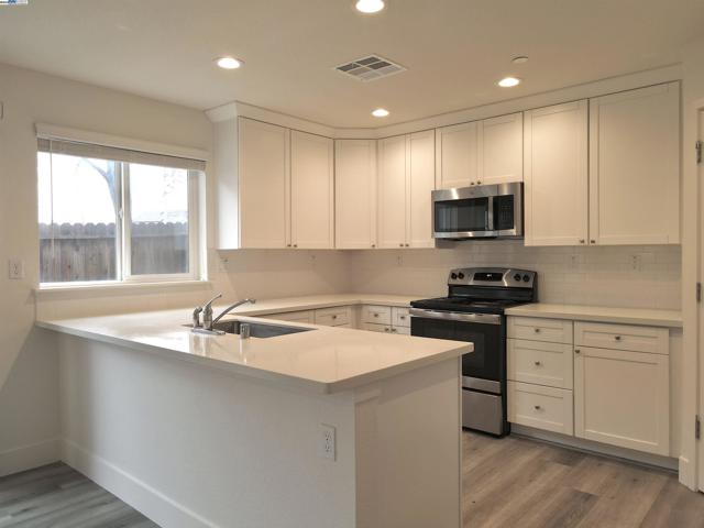 Image 4 of 23 For 5725 Misty Wind Ct