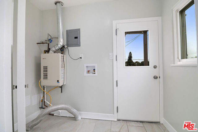 8456 Byrd Avenue, Inglewood CA: https://media.crmls.org/mediaz/2412c93e-62b1-476c-b9c0-b52cc125edeb.jpg