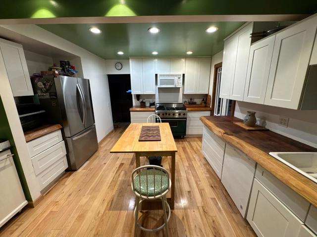 111 Sylvan Way, La Honda CA: https://media.crmls.org/mediaz/2412cdbd-cff9-4425-9472-3a34aaae8358.jpg