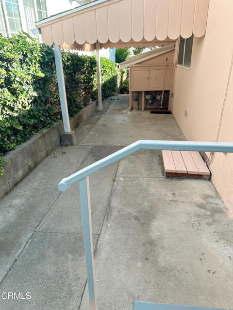 2483 Florencita W Drive, Montrose CA: https://media.crmls.org/mediaz/241336a4-a4e6-4327-b7a3-c0f471cdea40.jpg