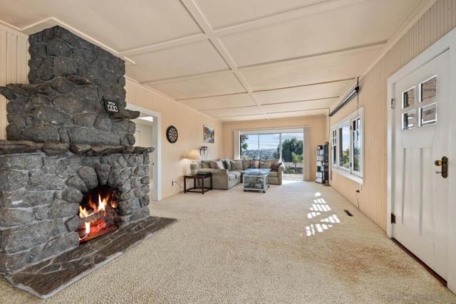 2231 Oak Hill Dr, Escondido CA: https://media.crmls.org/mediaz/24137a7a-1415-4a63-86fe-e7b42b8bd619.jpg