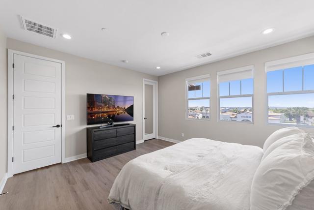 13016 Lumen Way, San Diego CA: https://media.crmls.org/mediaz/24137a84-5860-4c6f-a442-17a45e0850a4.jpg