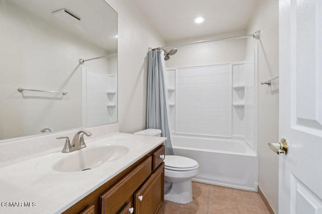 2619 Calle Hermosa, Thousand Oaks CA: https://media.crmls.org/mediaz/24137d34-86d2-4778-a2f8-d3d3036ae4bb.jpg