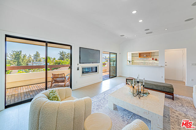 10611 Ashton Avenue, Los Angeles CA: https://media.crmls.org/mediaz/2413fadb-49b8-4d21-a0ed-0cc3dacfad94.jpg