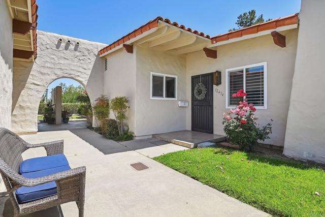 12434 Meandro Rd, San Diego CA: https://media.crmls.org/mediaz/24140ab3-94f5-4961-99b9-e47621569957.jpg