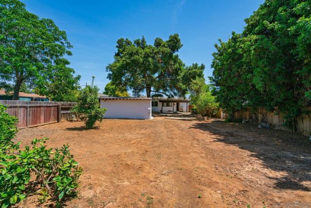 228 E 15th Ave, Escondido CA: https://media.crmls.org/mediaz/2414dc56-6ba9-486a-928b-ced204da4c87.jpg
