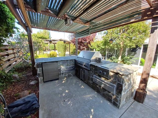 4301 Norris Rd, Fremont CA: https://media.crmls.org/mediaz/241505ef-173c-4546-9f4d-e368b837e07e.jpg