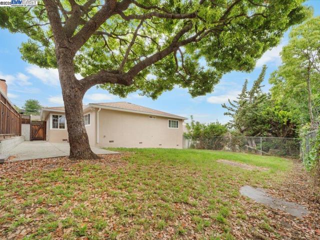 2457 San Carlos Ave, Castro Valley CA: https://media.crmls.org/mediaz/241529c5-58c0-400c-b9bf-4d7fd08e8631.jpg