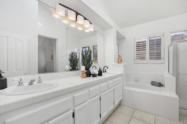 Detail Gallery Image 19 of 33 For 7122 Calabria Ct #E,  San Diego,  CA 92122 - 3 Beds | 2/1 Baths