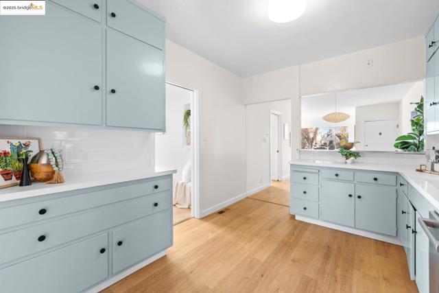 1241 Park Ave, Alameda CA: https://media.crmls.org/mediaz/2415b64e-08e5-4cfb-b199-1037a9bf610c.jpg