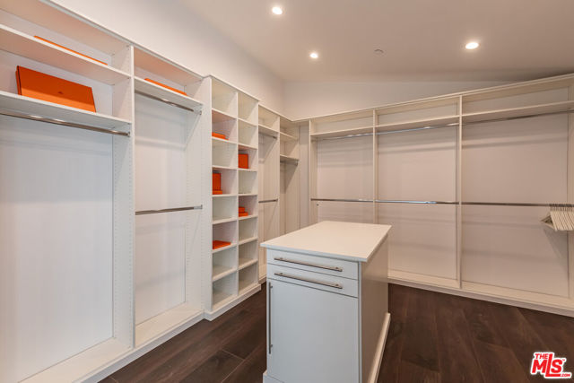 6156 Zumirez Drive, Malibu CA: https://media.crmls.org/mediaz/24167ca5-d39b-433c-97cd-dc228eb22b56.jpg