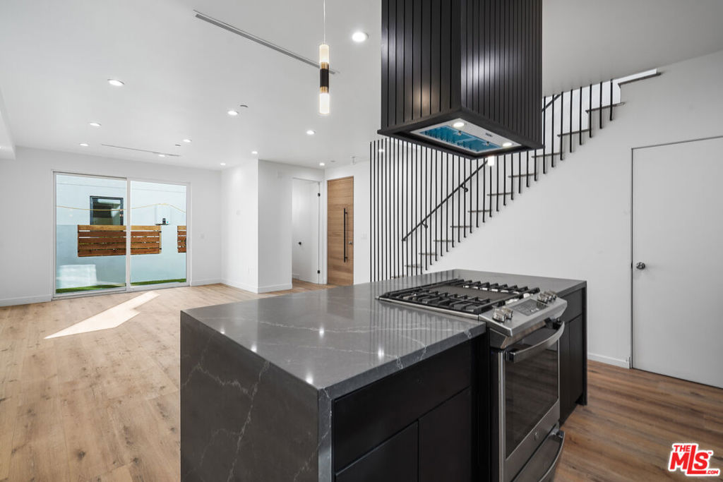 839 N Mccadden Pl #C