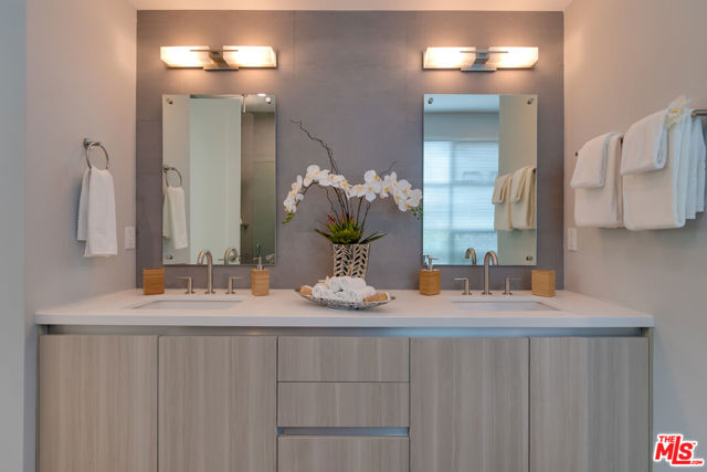 723 HUNTLEY Drive, West Hollywood CA: https://media.crmls.org/mediaz/2417454a-9936-49da-ad1d-5e20996e26b7.jpg