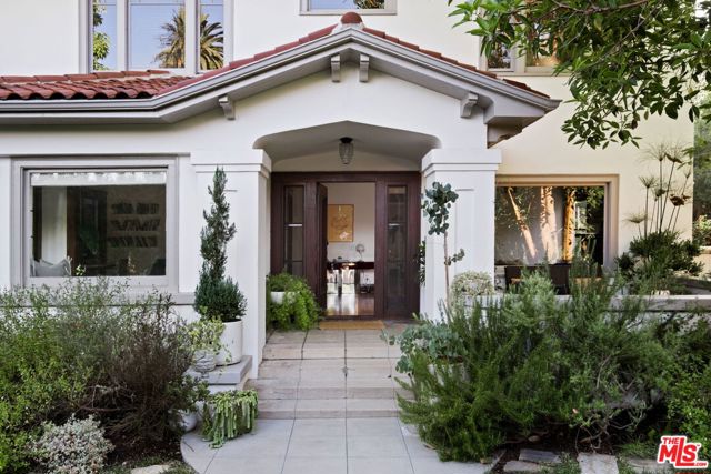 2027 Canyon Drive, Los Angeles CA: https://media.crmls.org/mediaz/2417c069-861d-44bc-806b-039305e9b8d5.jpg