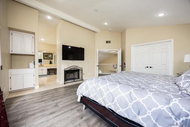 Image 23 of 49 For 457 Silver Shadow Dr