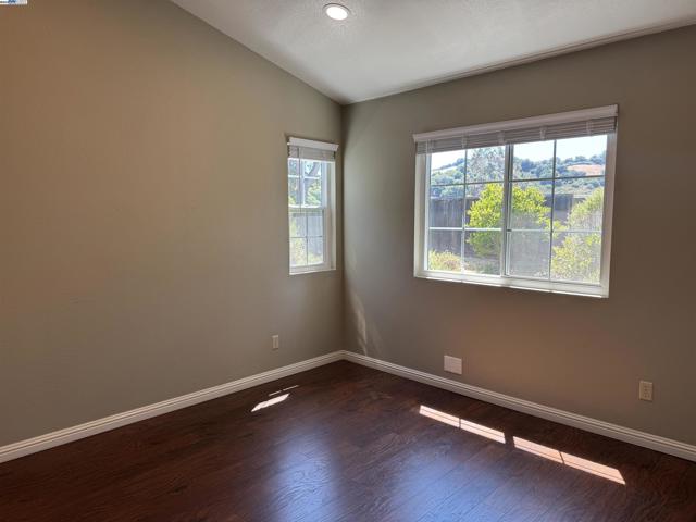 7765 Canyon Meadow Cir, Pleasanton CA: https://media.crmls.org/mediaz/24194644-d08c-4533-9413-56bb8ff46848.jpg