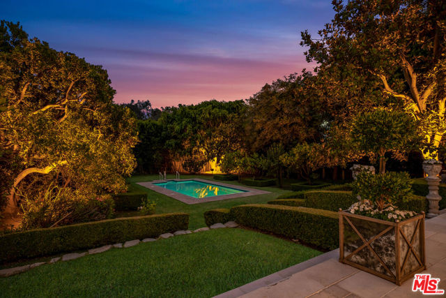 10914 Bellagio Road, Los Angeles CA: https://media.crmls.org/mediaz/24198d87-cd15-45ee-823e-2f74e812cf6d.jpg