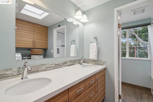 5345 Crown Ct, Castro Valley CA: https://media.crmls.org/mediaz/2419a171-7a70-4c6f-830b-f355b5c4605a.jpg
