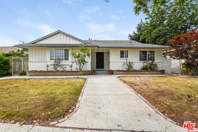 2424 Candlewood St, Lakewood, CA 90712