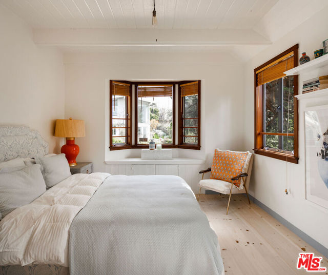 31840 Seafield Drive, Malibu CA: https://media.crmls.org/mediaz/241aeca8-cd7b-4f66-8ebe-1a8a84b4bdd9.jpg