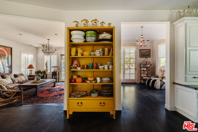 4244 Balcony Drive, Calabasas CA: https://media.crmls.org/mediaz/241b097f-298a-4f2f-b0c8-d2488400de12.jpg
