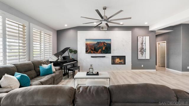 28371 Evening Star Dr, Menifee CA: https://media.crmls.org/mediaz/241b46b7-1062-41b5-a9df-6d00175043bc.jpg