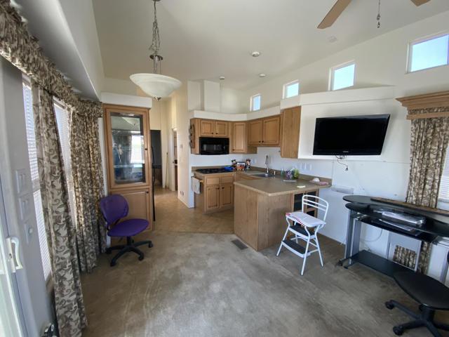 17777 Langlois Road, Desert Hot Springs CA: https://media.crmls.org/mediaz/241bab53-8db7-43b2-8edb-f866d6fc22f5.jpg