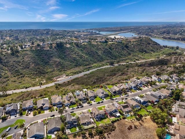 1705 Hawk View Dr, Encinitas CA: https://media.crmls.org/mediaz/241bad39-aa63-4cd2-8dc6-f58f31f2a4fa.jpg