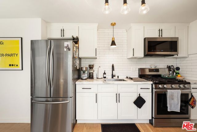 3775 Aloha Street, Los Feliz CA: https://media.crmls.org/mediaz/241bba19-a93b-4451-910b-0378ddb18628.jpg