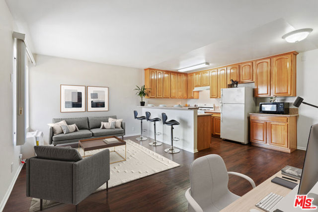 721 W 30th Street, Los Angeles CA: https://media.crmls.org/mediaz/241bbcb1-5f5c-4d6b-a907-692b5a77859c.jpg