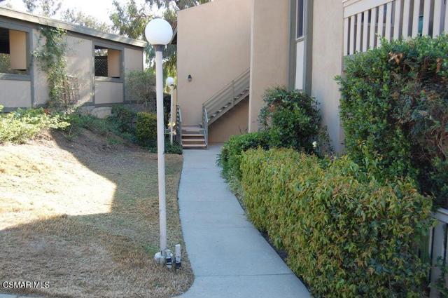 245 Oakleaf Drive, Thousand Oaks CA: https://media.crmls.org/mediaz/241c4c90-2f0d-4884-8da4-5497a1154f46.jpg