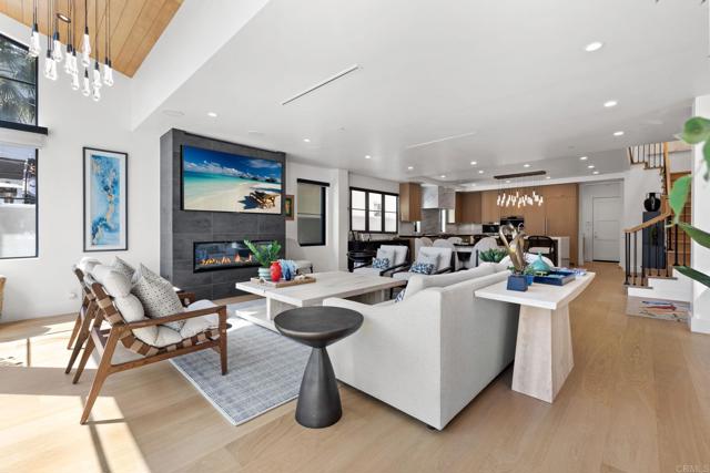 Detail Gallery Image 10 of 72 For 119 41st St, Newport Beach,  CA 92663 - 3 Beds | 5 Baths