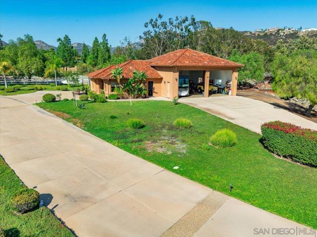15397 Rock Creek Ln, El Cajon CA: https://media.crmls.org/mediaz/241cf2d5-ca25-4acb-ab04-8aeab4127656.jpg