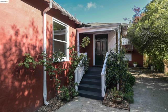 2218 Parker St, Berkeley CA: https://media.crmls.org/mediaz/241cfbb2-56dd-4c3d-9ca4-c671e24ba4a5.jpg