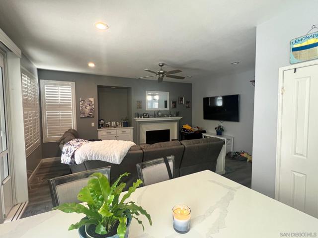 260 Sierra Madre Way, Corona CA: https://media.crmls.org/mediaz/241db377-2fb7-4543-8cd3-7088af828c65.jpg