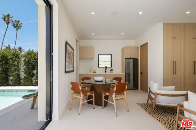 2115 Walnut Avenue, Venice CA: https://media.crmls.org/mediaz/241dc0b1-8cab-4efe-9151-5c153ad35ef1.jpg